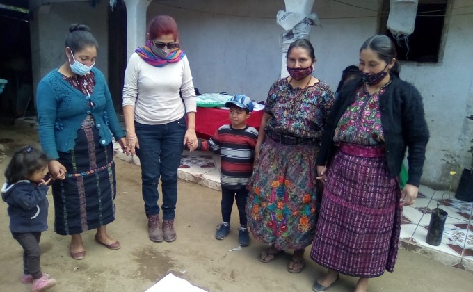 Aprender haciendo: tres mujeres indígenas emprenden en tiempo de pandemia 